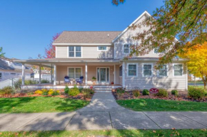 Boho Chateau - Located less than a block to Lake Michigan and Kid's Corner